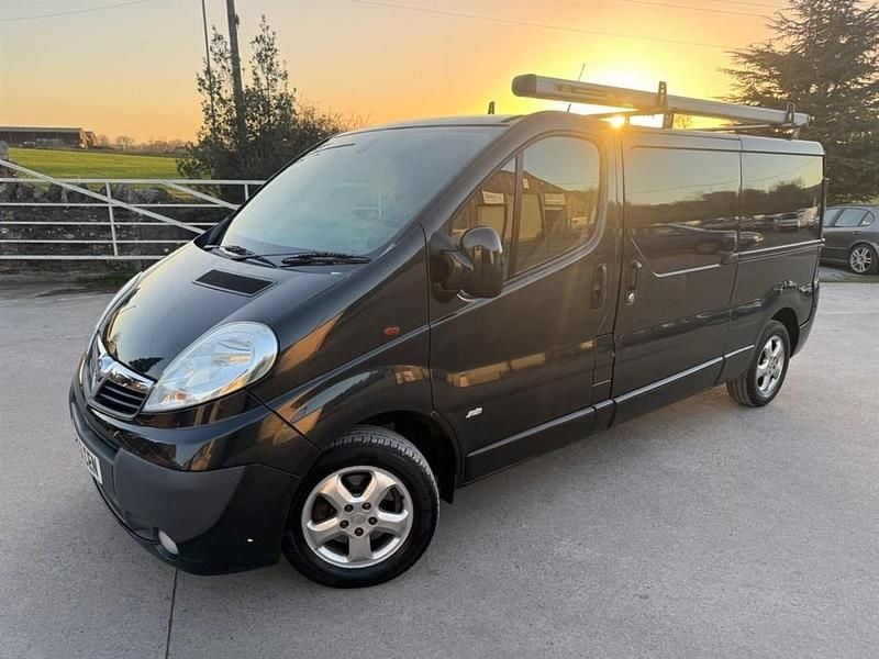 Used Vauxhall Vivaro Sportive 115 HP (84 kW) 2014 Black MPV