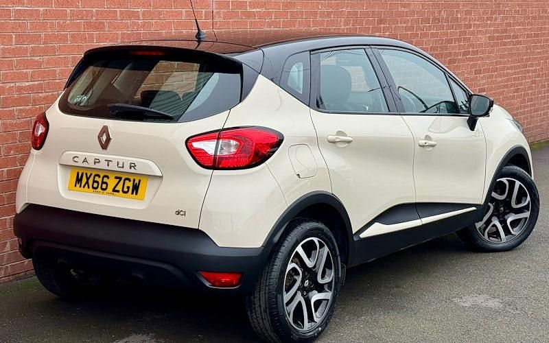 Used Renault Captur Dynamique 90 HP (66 kW) 2016 SUV