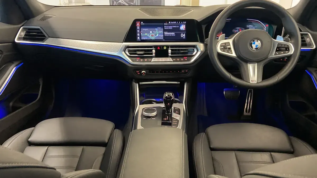 Begagnad BMW 320 M Sport 181 HK (133 kW) 2021 Blå