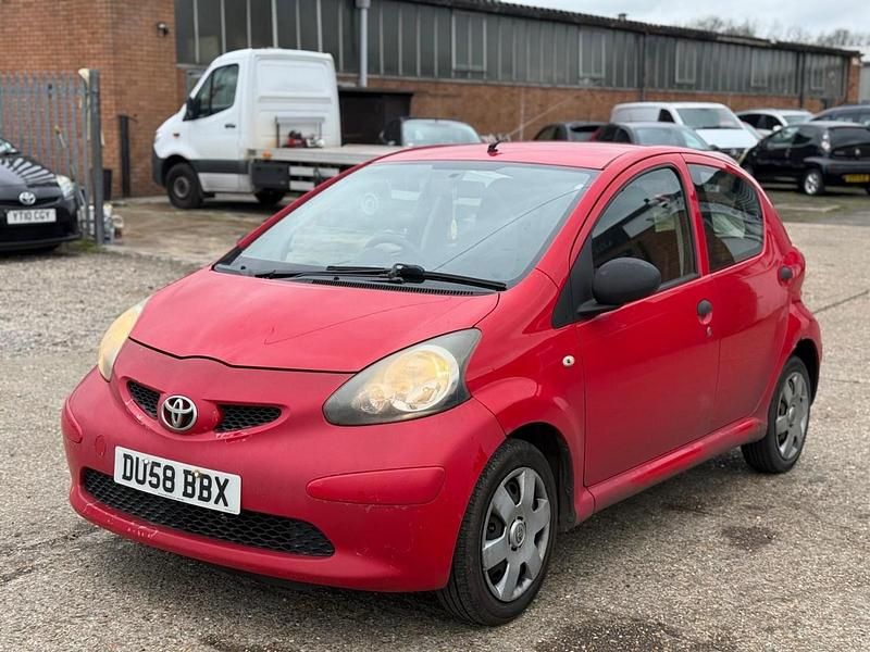 Used Toyota Aygo 67 HP (49 kW) 2008 Red Hatchback