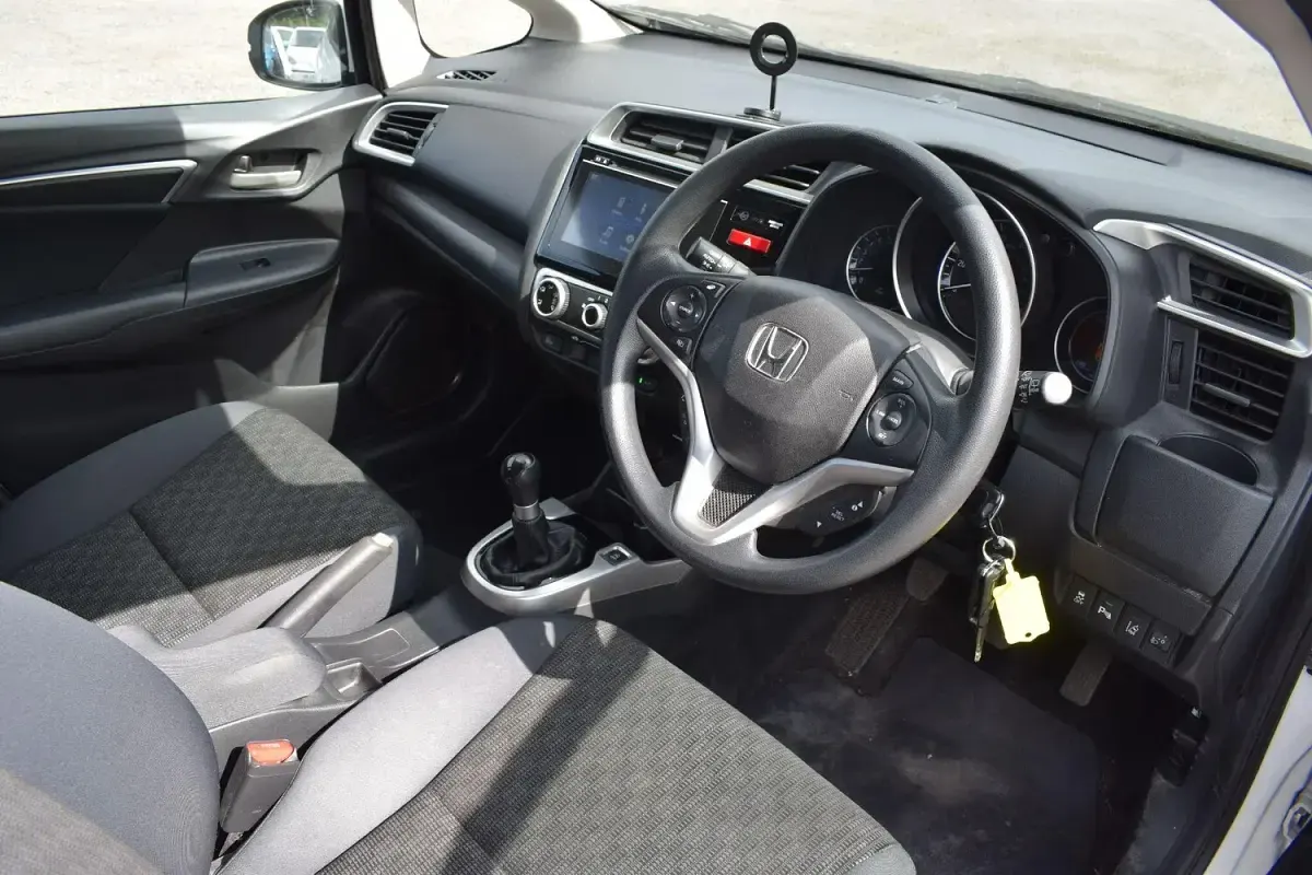 Used Honda Jazz SE 102 HP (75 kW) 2015 White Hatchback