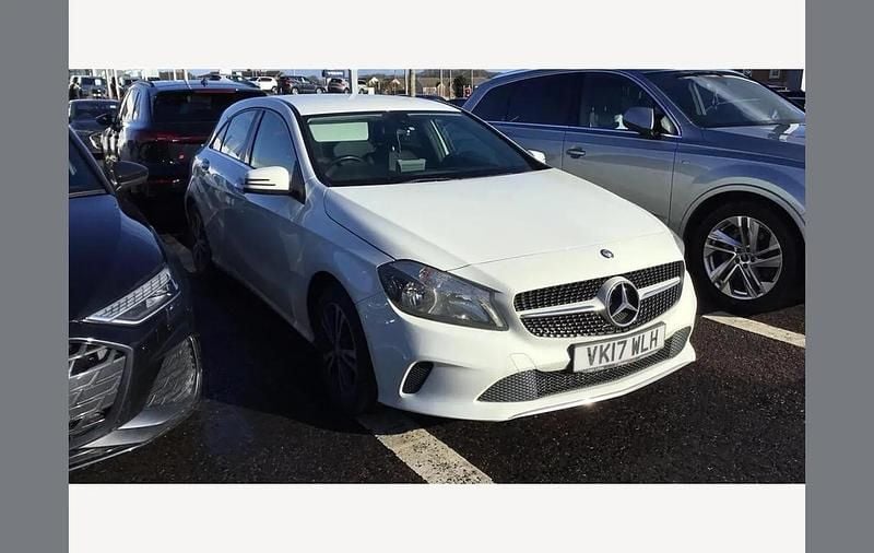 Used Mercedes A160 SE 101 HP (74 kW) 2017 White Hatchback