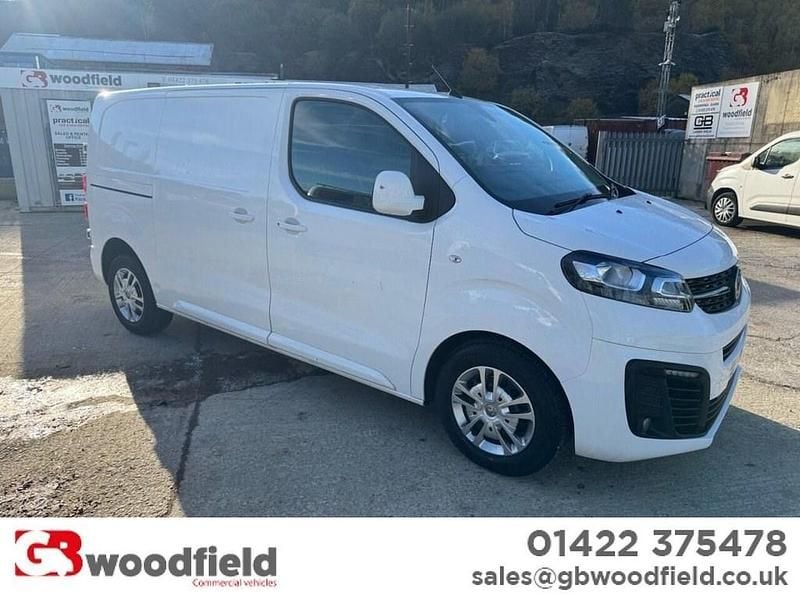 White Used 2021 Vauxhall Vivaro Sportive MPV | £9,995 (Super price) - Image 1/4