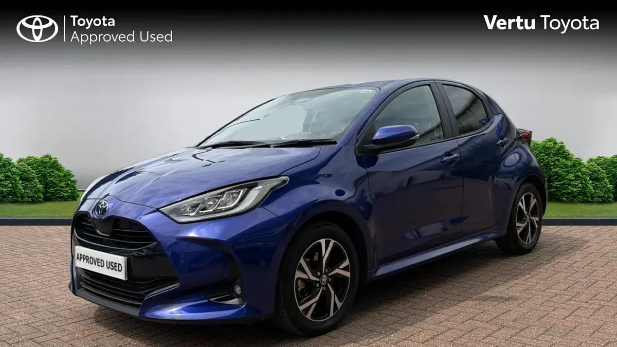 Used Toyota Yaris Design 116 HP (85 kW) 2024 Juniper blue (metallic paint) Hatchback