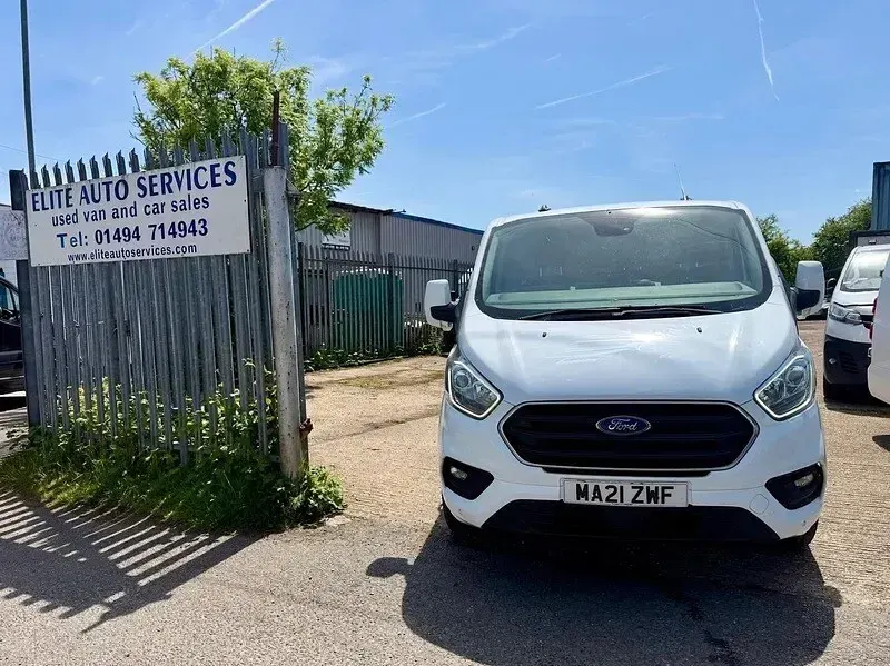 Used Ford Transit Custom Limited 130 HP (95 kW) 2021 Frozen white (solid colour) Van