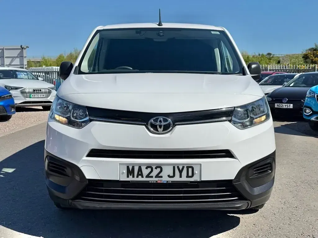 Used Toyota Proace Active 100 HP (73 kW) 2022 White MPV
