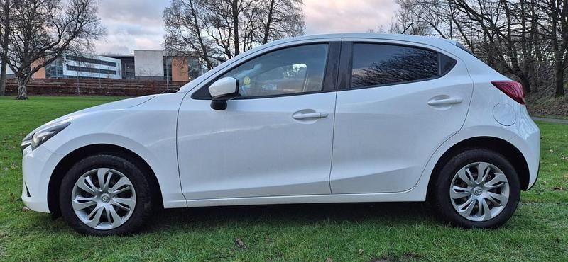 Used Mazda 2 2015 White Hatchback