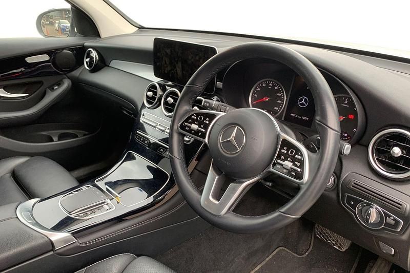 Used Mercedes GLC220 194 HP (142 kW) 2020 White Estate