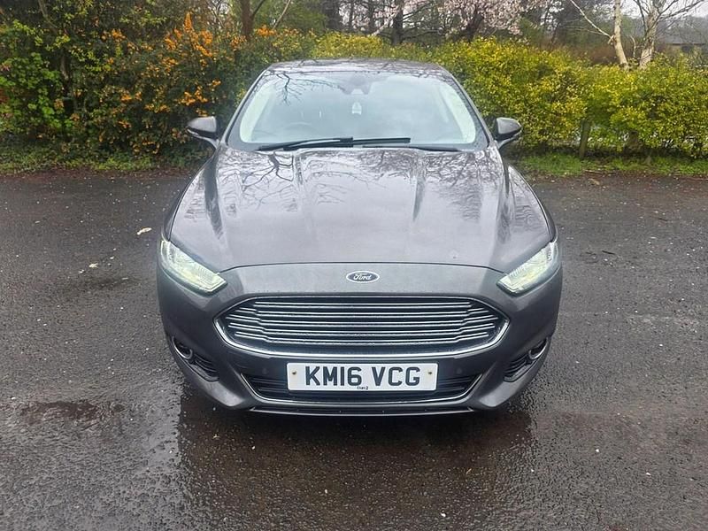 Usado Ford Mondeo Titanium 150 HP (110 kW) 2016 Cinzento Citadino