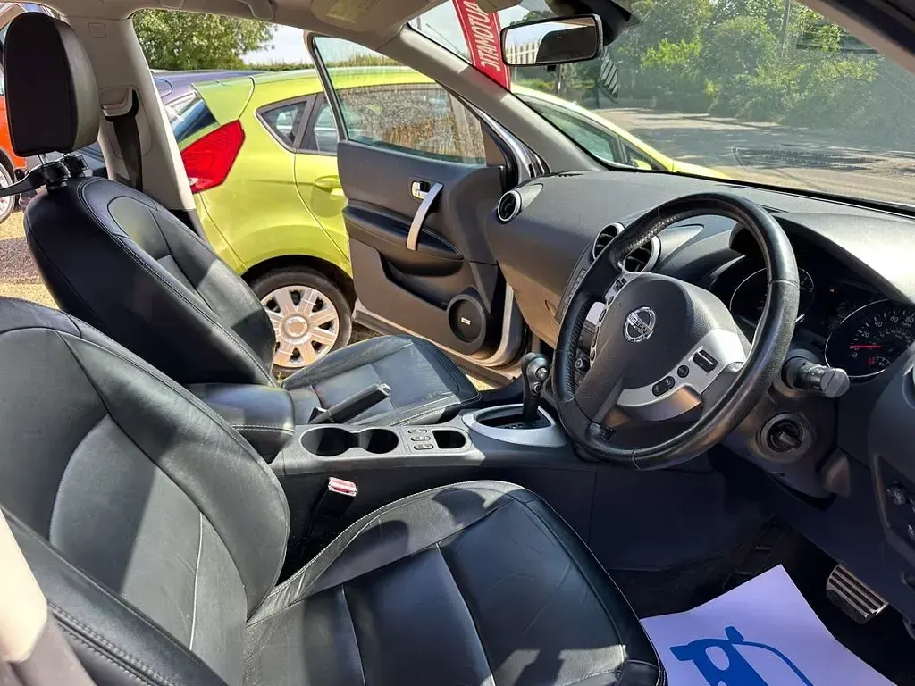 Used Nissan Qashqai Tekna 117 HP (86 kW) 2012 Silver SUV