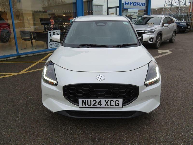 Used Suzuki Swift 2024 White Hatchback
