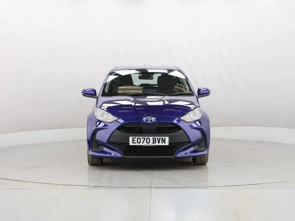 Used Toyota Yaris Hybrid 116 HP (85 kW) 2020 Blue Hatchback