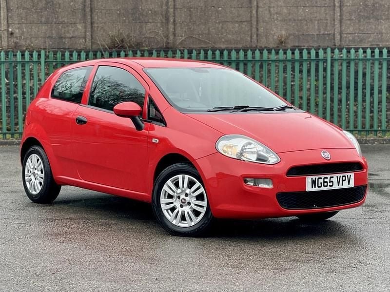 Used Fiat Punto Pop 69 HP (50 kW) 2015 Red Hatchback
