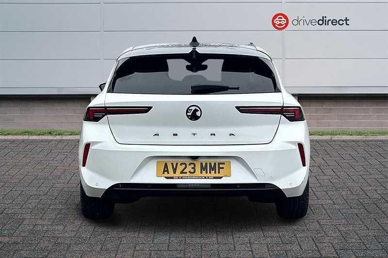 Used Vauxhall Astra S 130 HP (95 kW) 2023 White Hatchback