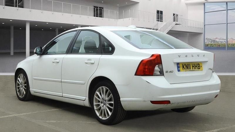 Used Volvo S40 SE 115 HP (84 kW) 2011 White Sedan