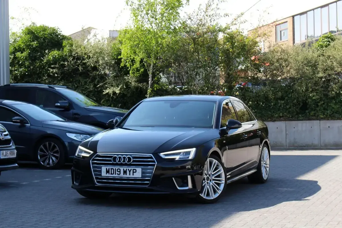 Usado Audi A4 S-Line 190 HP (139 kW) 2019 Preto Sedan
