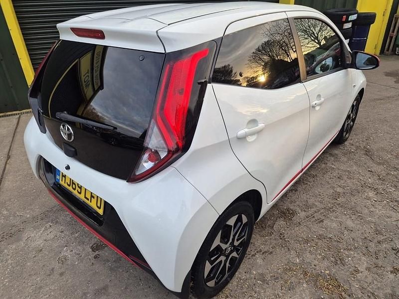 Used Toyota Aygo Trend 72 HP (52 kW) 2019 White Hatchback