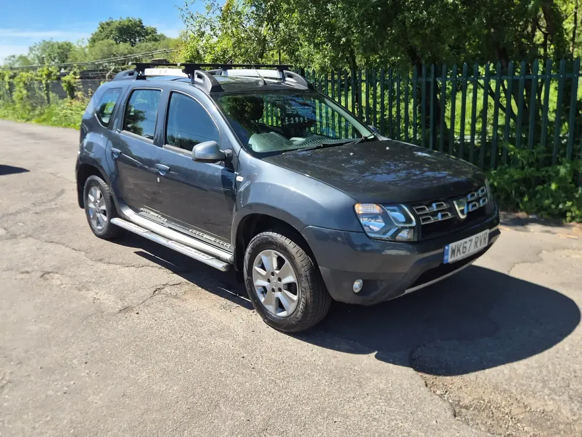 Usado Dacia Duster Lauréate 125 HP (91 kW) 2017 Cinzento SUV