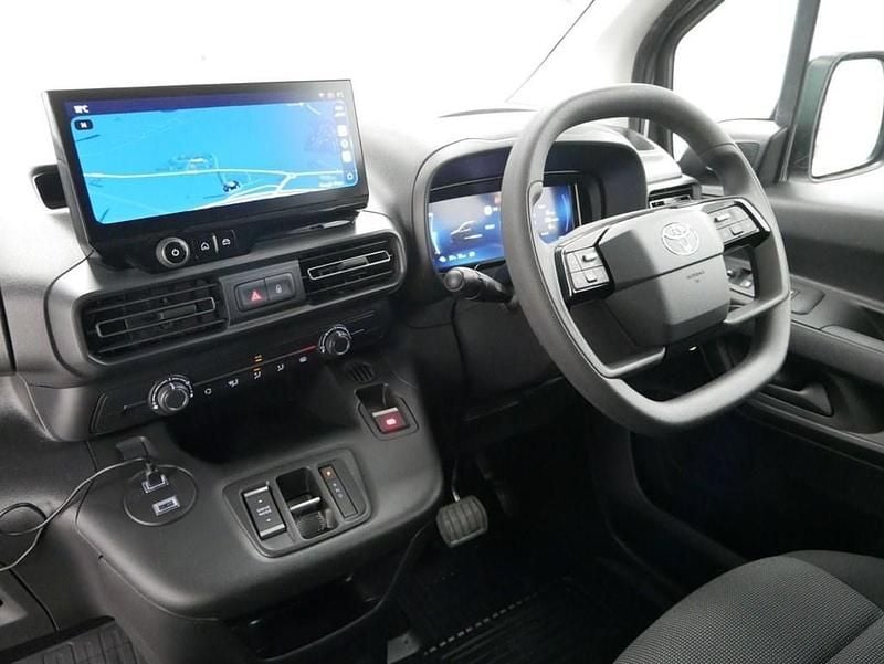 New Toyota Proace 50 kW (68 HP) 2025 White MPV