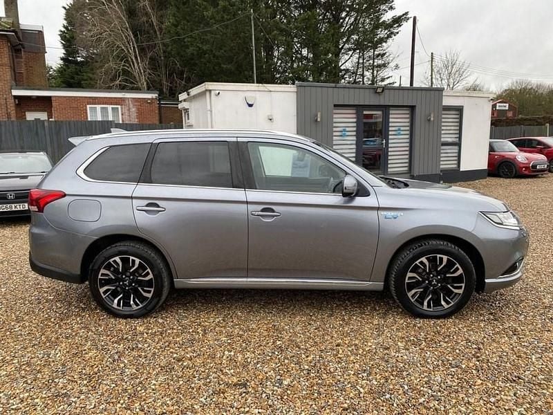 Used Mitsubishi Outlander P-HEV 200 HP (147 kW) 2017 Grey SUV