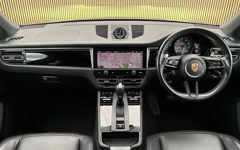 Used Porsche Macan 380 HP (279 kW) 2021 Black SUV