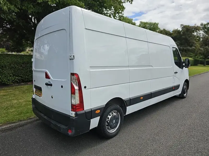 Used Renault Master Business 56 kW (77 HP) 2021 White MPV