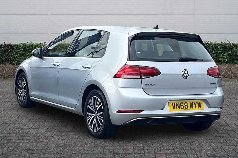 Used VW Golf VII SE 130 HP (95 kW) 2018 Silver Hatchback