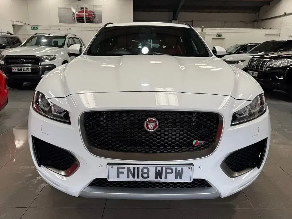 Used Jaguar F-Pace Supercharged 380 HP (279 kW) 2018 White SUV