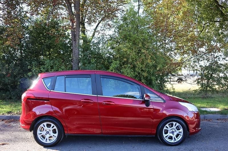 Used Ford B-MAX Zetec 95 HP (69 kW) 2017 Red MPV