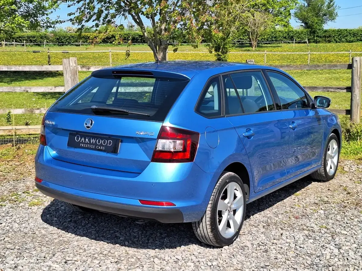 Begagnad Skoda Rapid SE 95 HK (69 kW) 2017 Blå Halvkombi