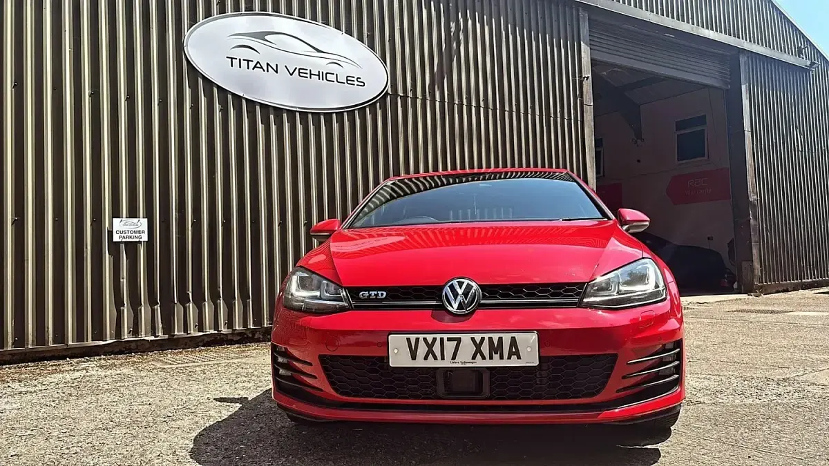Used VW Golf VII GTD 180 HP (132 kW) 2017 Red Hatchback