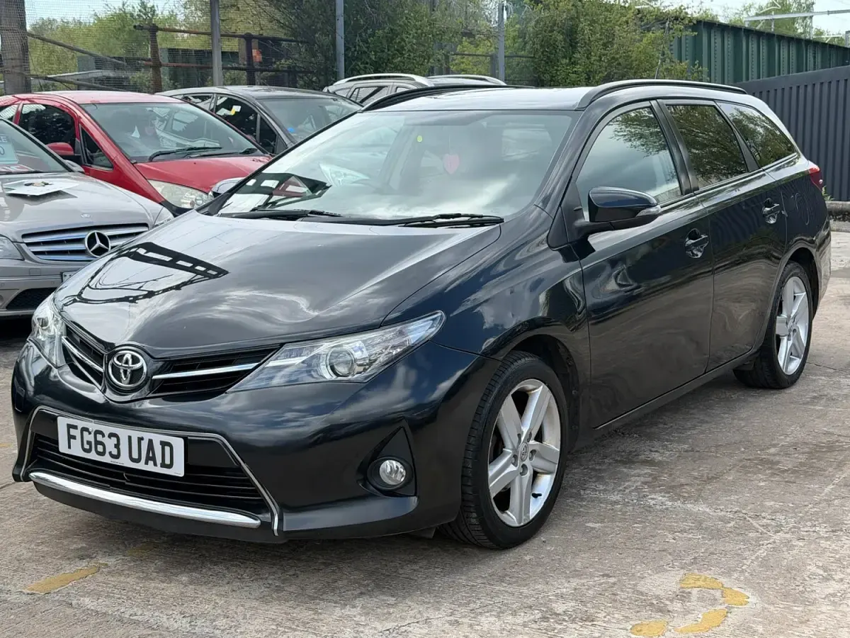 Used Toyota Auris Sport 132 HP (97 kW) 2014 Black Estate