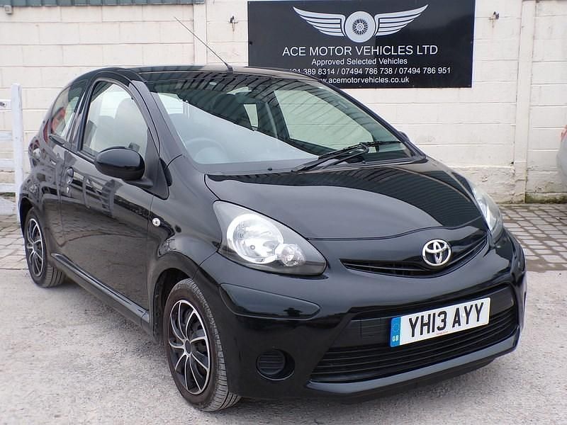Used Toyota Aygo 68 HP (50 kW) 2013 Black Hatchback