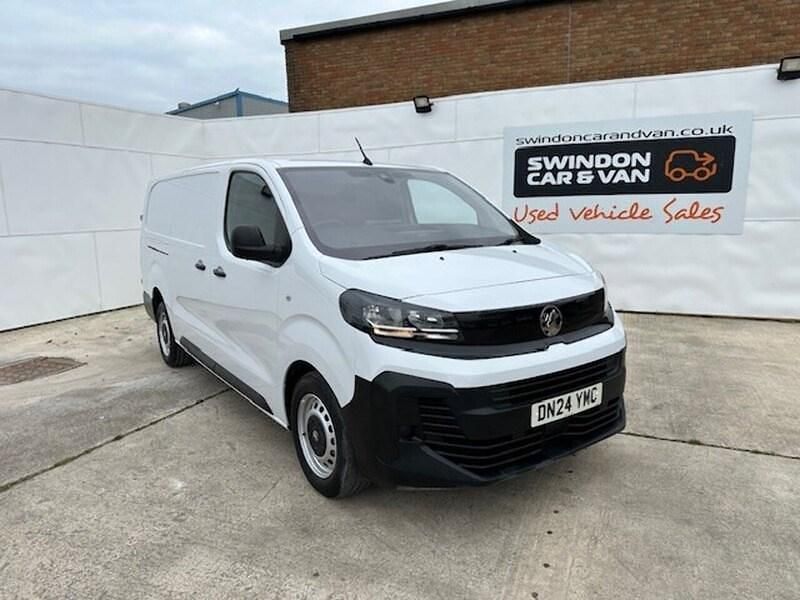 Second-hand Vauxhall Vivaro 145 CP (106 kW) 2024 Alb Monovolum