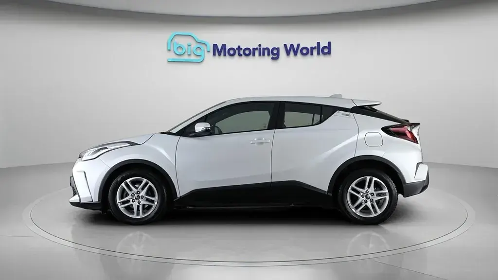 Używany Toyota C-HR 122 KM (89 kW) 2023 Biały SUV