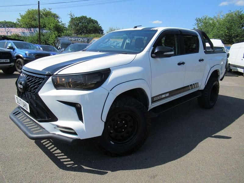 White Used 2017 Toyota HiLux Luxury Pickup | £14,995 (Good price) - Image 1/4