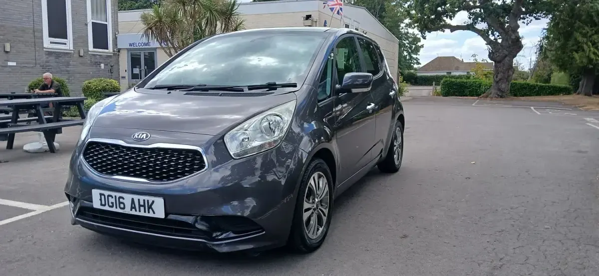 Used Kia Venga 128 HP (94 kW) 2016 Silver Hatchback