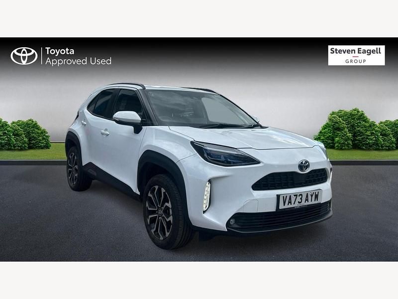 White Used 2024 Toyota Yaris Hybrid Design Hatchback | £22,591 (Expensive) - Image 1/3