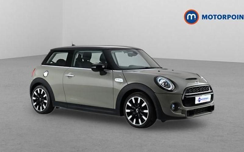 Usado Mini Cooper S Exclusive 192 HP (141 kW) 2020 Cinzento Citadino