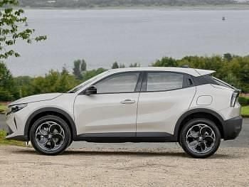 New Alfa Romeo GT Junior 136 HP (100 kW) 2025 Bicolour special paint  brera red with black roo Hatchback