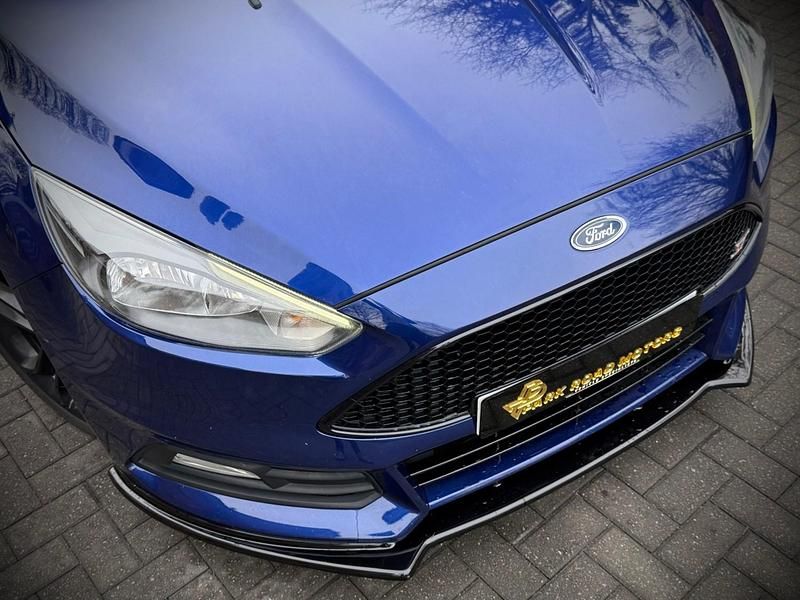Used Ford Focus ST 185 HP (136 kW) 2016 Blue Hatchback