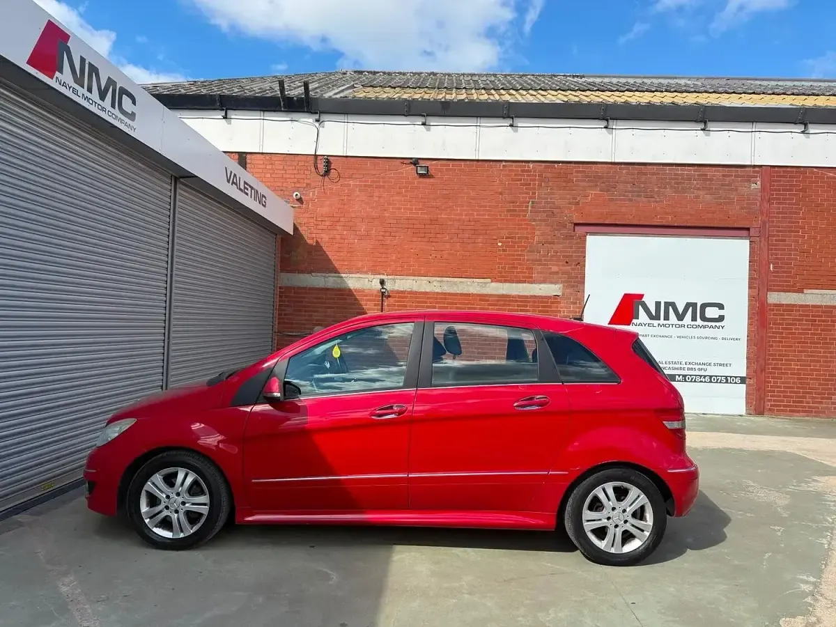 Used Mercedes B200 SE 2010 Red MPV