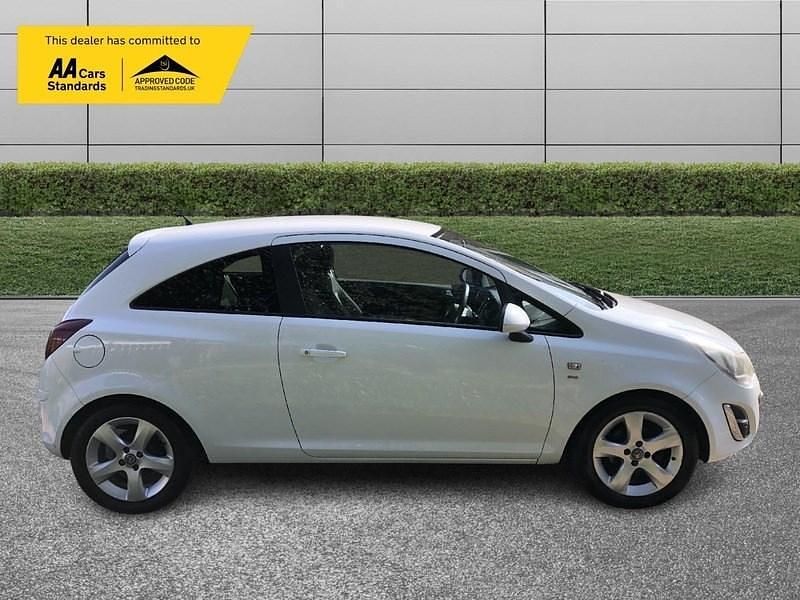 Used Vauxhall Corsa 2012 White Hatchback