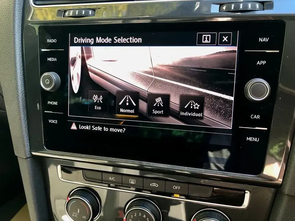Używany VW Golf VII Match 150 KM (110 kW) 2019 Szary Hatchback