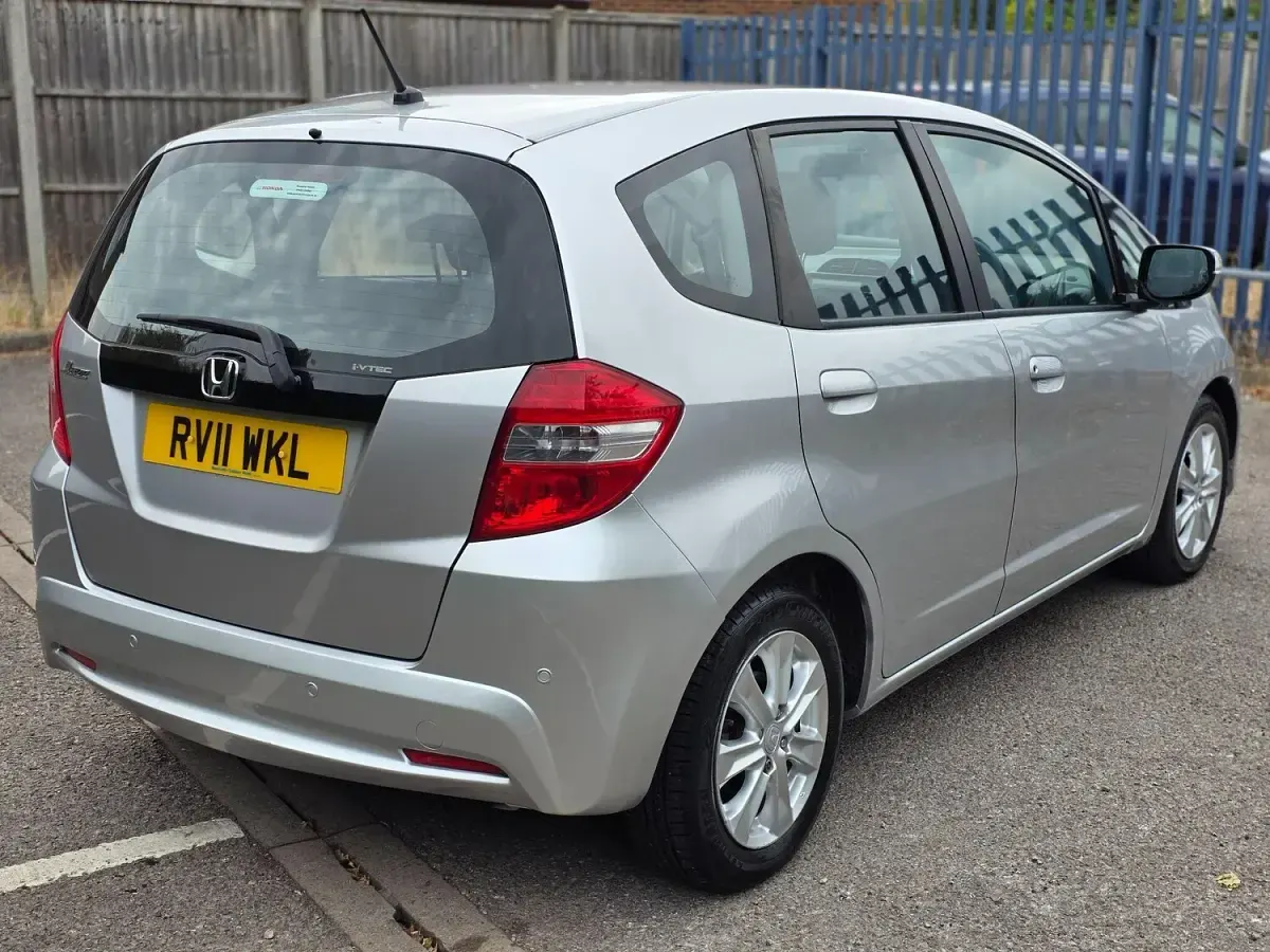 Used Honda Jazz ES 2011 Silver Hatchback