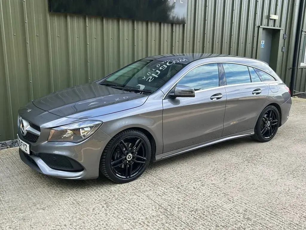 Usado Mercedes CLA200 Shooting Brake AMG line 2019 Cinzento Carrinha