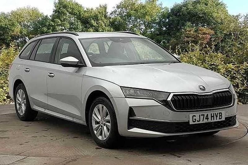 Brilliant silver metallic Used 2024 Skoda Octavia SE Technology Estate | £22,690 (Fair price) - Image 1/1
