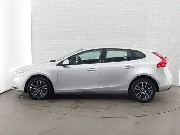 Used Volvo V40 Momentum 122 HP (89 kW) 2019 Silver Hatchback