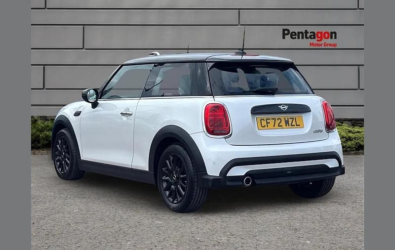 Used Mini Cooper Classic 134 HP (98 kW) 2023 White Hatchback