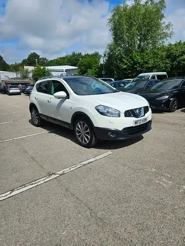 Used Nissan Qashqai Tekna 117 HP (86 kW) 2013 White SUV